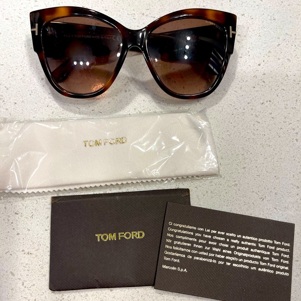Tom Ford Tortoise shell cat eye sun glasses
